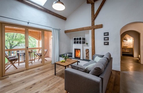 Eggstatt Apartment | Straw room 110sqm, 2 bedrooms, sauna, fireplace, gallery with balcony
