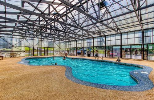 Sevierville House | Strawberry Fields, Indoor resort Pool, WIFI, 685 FREE tickets each paid day
