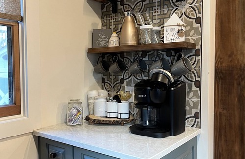 Blowing Rock House | Stream.Firepit.Downtown Blowing Rock. Newly renovated. Cozy!