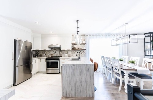 Drummondville Apartment | Streamlined apartment with 2 free parking spaces.