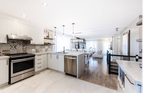 Drummondville Apartment | Streamlined apartment with 2 free parking spaces.