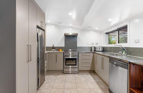 Waitahanui House | Streamside Fisherman's Cabin - Waitahanui, Taupo