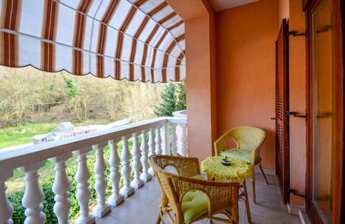 Strmac Apartment | Strmac Apartment Sleeps 4 Air Con WiFi