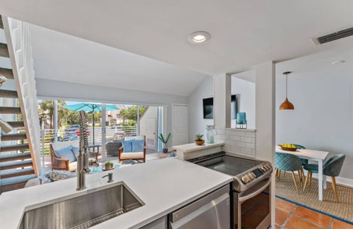 Jupiter Bed & Breakfast | Stroll to beach charming coastal living at its finest close to Jupiter Hotspots