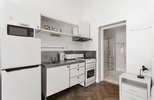 Fremantle Apartment | Stroll to Fremantle's Core: Studio Apartment