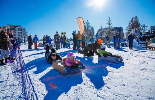 Snowshoe Apartment | Stroll to Slopes, Village Area, Ski in-out MtLodge 151