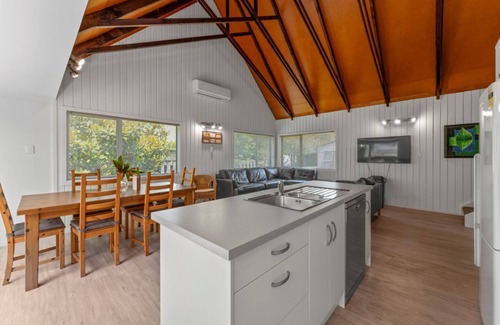 Kinloch House | Stroll to the Lake - only 250m away!