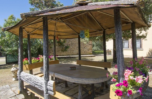 Oliveto House | Stunning private villa for 6 guests with private pool, hot tub, WIFI, TV, patio and pets allowed