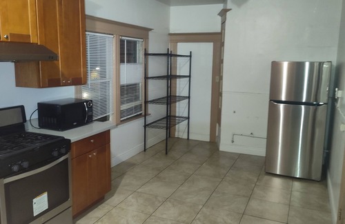 Berkeley Apartment | Student Housing 6-bedroom Full Unit 1 block from UC Berkeley Southside
