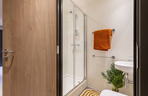 Saint Paul's Apartment | Student Only Port on the Square