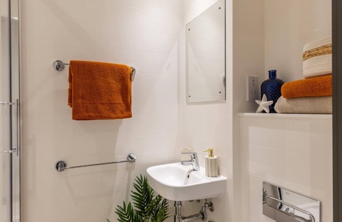 Saint Paul's Apartment | Student Only Port on the Square