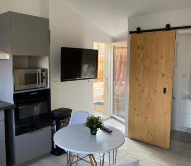 La Tour-d'Aigues House | Studio à la campagne