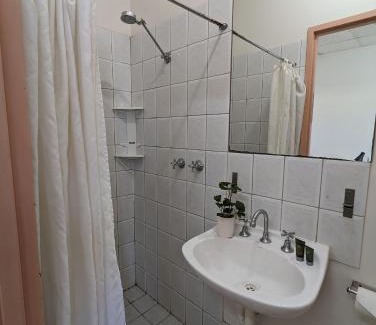 Adelaide Central Business District Hotel | Studio 16 Wright Lodge