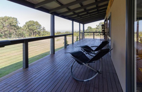 The Gurdies House | Studio 165 Hidden Gem on 50 acres with bay views