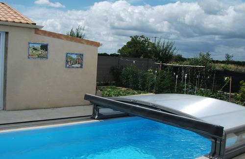 Sainte-Gemme-la-Plaine Apartment | STUDIO 22 m², private terrace 40 m², shared swimming pool, quiet location!