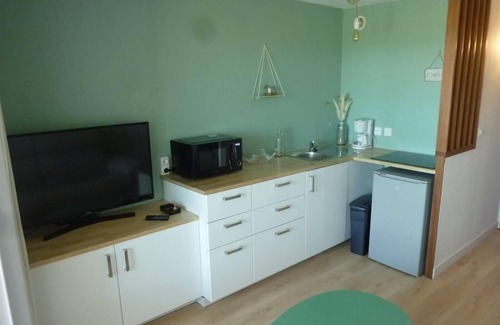 Damgan Apartment | Studio 4 people. facing the sea+swimming pool+tennis