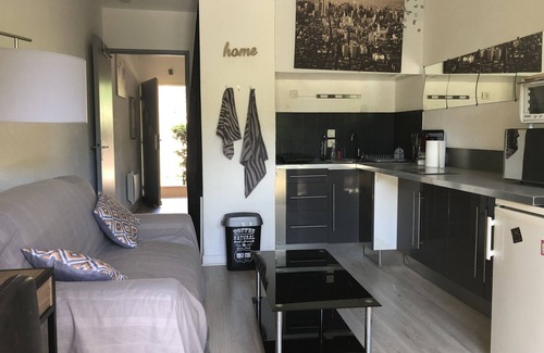 Boulouris-sur-Mer Apartment | Studio 4 people, private terrace and garden, 2 min from the beach