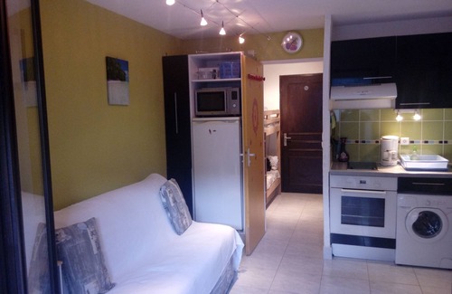 Giens Apartment | STUDIO 4 PEOPLE WITH TERRACE AND POOL GIENS HYERES