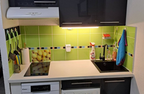 Giens Apartment | STUDIO 4 PERS AVEC TERRASSE ET PISCINE GIENS HYERES air conditioning