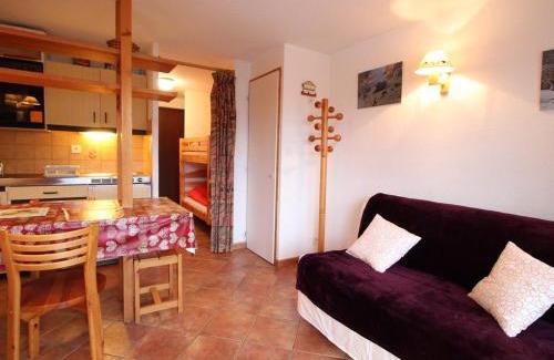 Les Carroz-d'Araches Apartment | Studio 4 pers, centre village d'Arâches, balcon ouest, proche pistes et commodités - FR-1-572-137