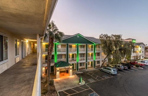 Estrella Hotel | Studio 51 Extended Stay Hotel