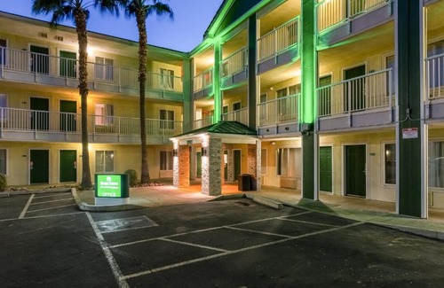 Estrella Hotel | Studio 51 Extended Stay Hotel