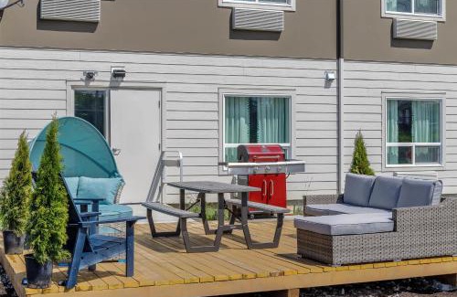 Algoma District Hotel | Studio 6 Hornepayne, ON