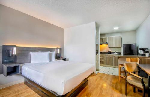 Wetmore Hotel | Studio 6-San Antonio, TX - Six Flags
