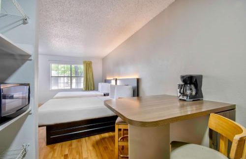Wetmore Hotel | Studio 6-San Antonio, TX - Six Flags