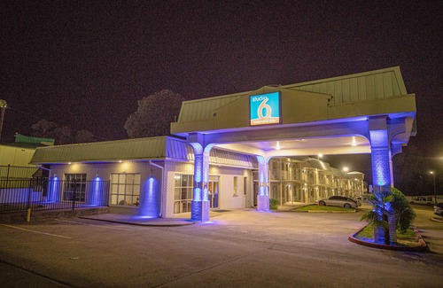 Tyler Hotel | Studio 6 Tyler, TX - Northwest