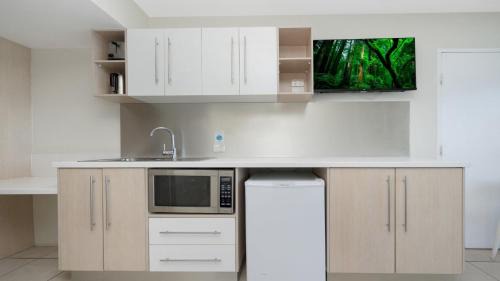 North Ward House | Studio 810 - Idyllic Location With Views