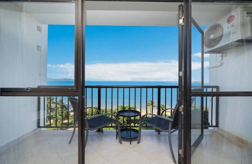 North Ward House | Studio 811 - Picturesque Beachfront Views
