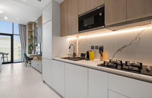 Discovery Gardens Apartment | Studio Al Furjan by STAY IN HOMES - Marina 12min - Self checkin - Metro - Parking