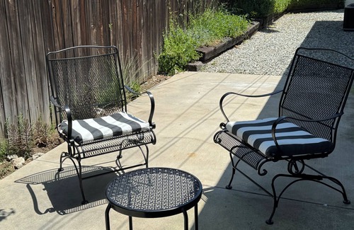 Glendora Apartment | Studio - An Easy Stroll to the Glendora Village