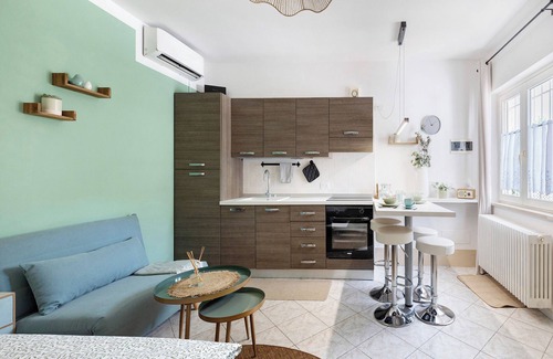 Rivoltella Apartment | Studio Apartment 'Il Sire - Casa Vacanza' with Private Terrace, Wi-Fi and Air Conditioning