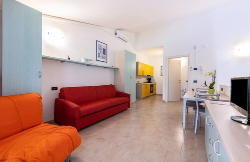 Toscolano Maderno Apartment | Studio Apartment "Monolocale Le Vele 7" with Mountain View, Private Terrace & Wi-Fi