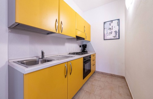 Toscolano Maderno Apartment | Studio Apartment "Monolocale Le Vele 7" with Mountain View, Private Terrace & Wi-Fi