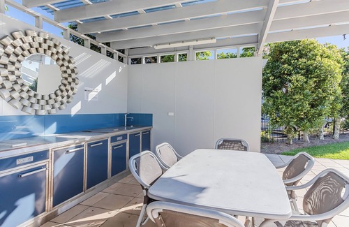 Casuarina Apartment | Studio apartment a stones throw from the beach!