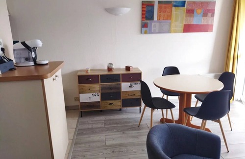 Quiberon Apartment | Studio Apartment 'Au Coeur De Quiberon' with Shared Pool, Balcony and Wi-Fi