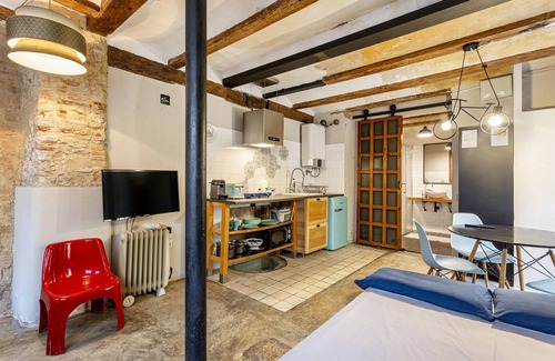 Barrio del Carmen Apartment | Studio Apartment 'Bajo En El Centro' with Wi-Fi