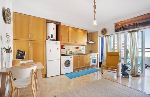 Portimao Apartment | Studio Apartment "Belo Horizonte Studio - Pet Friendly" with Mountain View, Pool and Wi-Fi