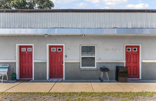 Paola Apartment | Studio Apartment Charming Kansas Hideaway Near Downtown w/Parking