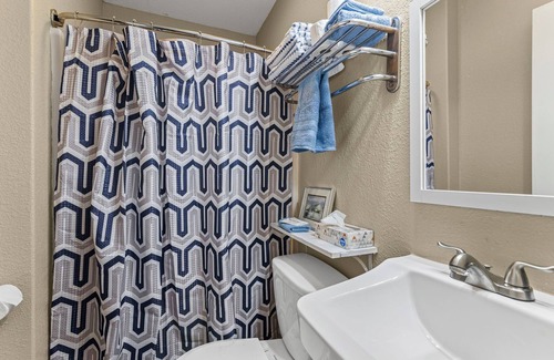 Paola Apartment | Studio Apartment Charming Kansas Hideaway Near Downtown w/Parking