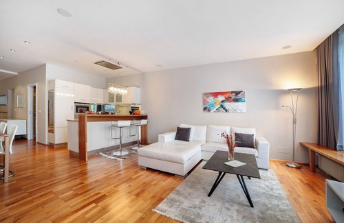 Marlengo Apartment | Studio Apartment 'Faselehof Loftapartment Carat' with Mountain View, Shared Pool and Wi-Fi