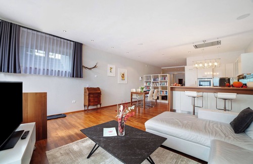 Marlengo Apartment | Studio Apartment 'Faselehof Loftapartment Carat' with Mountain View, Shared Pool and Wi-Fi