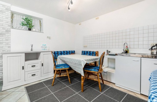 Nittenau Apartment | Studio Apartment 'Gemütliche Ferienwohnung' with Private Garden and Wi-Fi