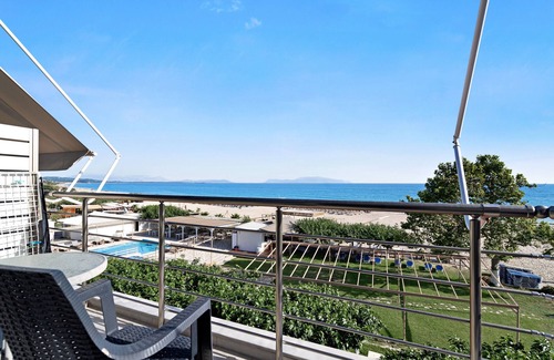 Pidima Kyras Apartment | Studio Apartment 'Iguana 17' with Sea View, Wi-Fi and Air Conditioning