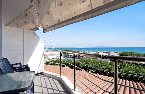 Pidima Kyras Apartment | Studio Apartment 'Iguana 14' with Sea View, Wi-Fi and Air Conditioning