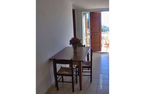 Ricadi Apartment | Studio apartment in Capovaticano No. 7