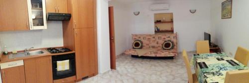Funtana Apartment | Studio apartment in Funtana with terrace, air conditioning, WiFi, washing machine 4982-5